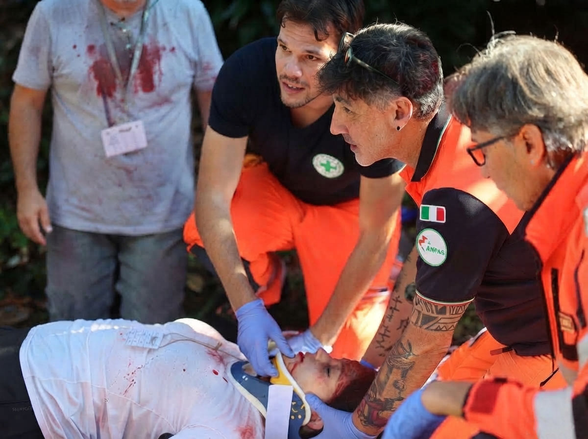 Volontari Croce Verde Sempione durante un intervento di soccorso